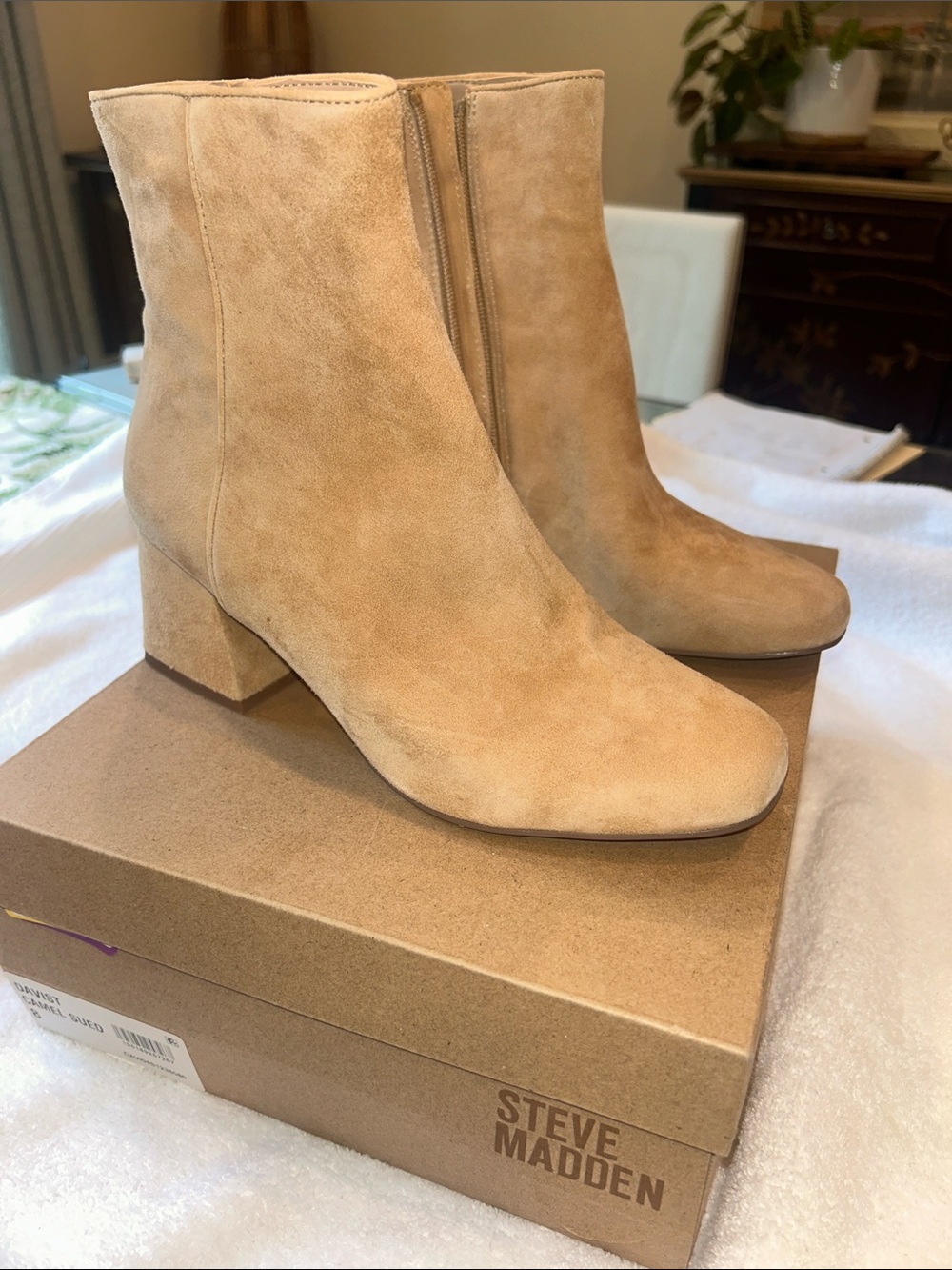 NWT Steve Madden Davist Camel Suede Boots with Block Heel